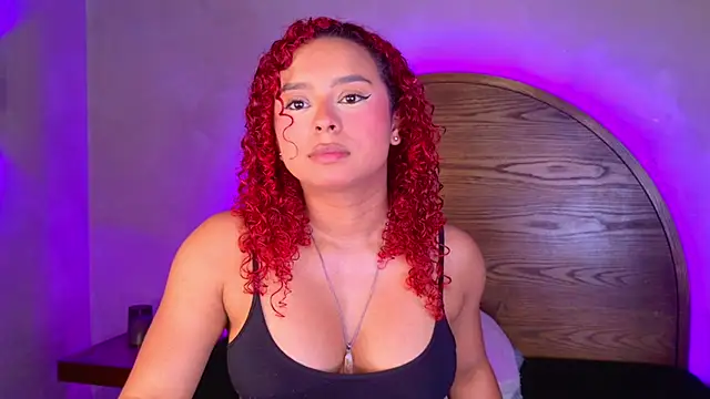 Snapshot of lara_curly chatting on July 20, 10:29 am lara curly online show from July 20, 10:29 am