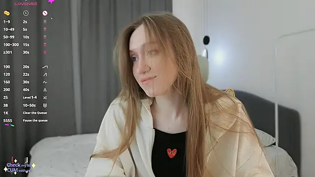 Snapshot of mowalova chatting on May 10, 6:46 pm mowalova online show from May 10, 6:46 pm