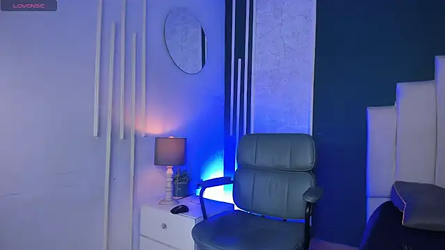 Snapshot of Alix_Cross chatting on May 3, 12:22 pm Alix Cross online show from May 3, 12:22 pm