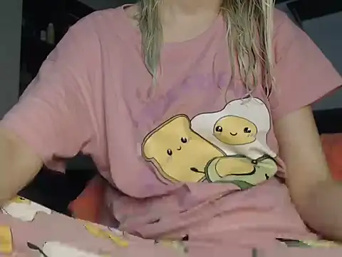 Snapshot of MessyQueen chatting on March 19, 8:24 pm MessyQueen online show from March 19, 8:24 pm