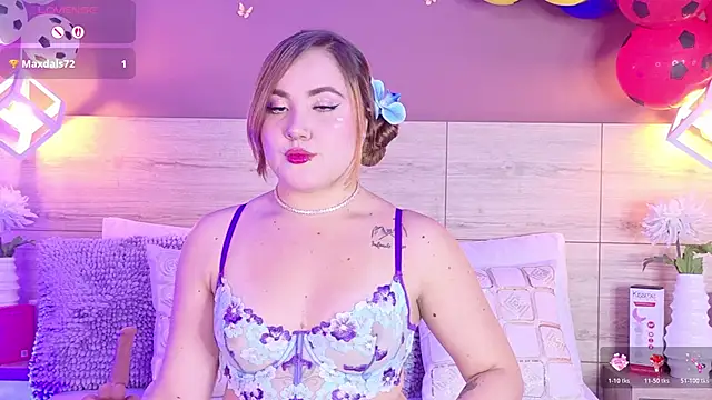 Snapshot of ElenaGilbertAdams chatting on June 22, 1:41 pm ElenaGilbertAdams online show from June 22, 1:41 pm