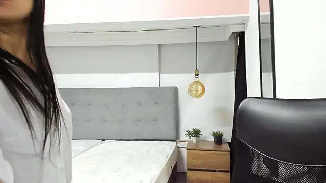 LindaCatalina  online show from March 27, 1:11 pm