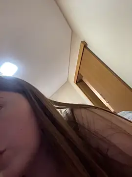 vvtzzu online show from March 25, 1:39 pm