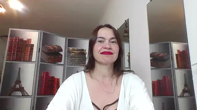 Snapshot of Selena_Moo chatting on June 1, 1:35 pm Selena Moo online show from June 1, 1:35 pm