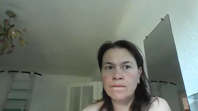 Snapshot of Selena_Moo chatting on July 17, 5:14 am Selena Moo online show from July 17, 5:14 am