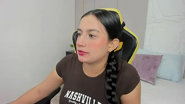 Snapshot of kira_relish chatting on April 15, 11:06 am kira relish online show from April 15, 11:06 am