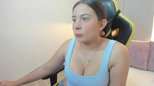 Snapshot of kira_relish chatting on April 21, 11:16 am kira relish online show from April 21, 11:16 am