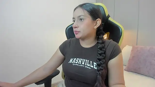 Snapshot of kira_relish chatting on April 25, 11:13 am kira relish online show from April 25, 11:13 am