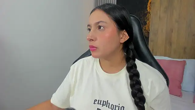 Snapshot of kira_relish chatting on May 8, 12:43 pm kira relish online show from May 8, 12:43 pm
