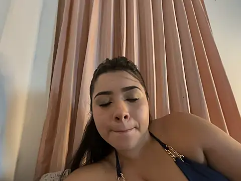 Snapshot of CamilaRougee chatting on May 25, 1:00 am CamilaRougee online show from May 25, 1:00 am