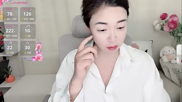 Snapshot of ZestYonder chatting on May 24, 7:24 am ZestYonder online show from May 24, 7:24 am