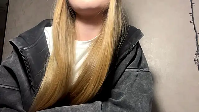 Snapshot of CarolineNine chatting on April 28, 4:23 pm CarolineNine online show from April 28, 4:23 pm