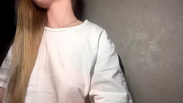 Snapshot of CarolineNine chatting on May 7, 4:23 pm CarolineNine online show from May 7, 4:23 pm