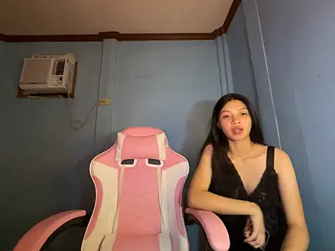 Snapshot of pinay_kitty23 chatting on May 11, 1:28 pm pinay kitty23 online show from May 11, 1:28 pm