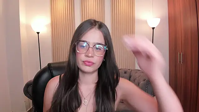 Snapshot of Nanaa_snow chatting on June 22, 5:04 am Nanaa snow online show from June 22, 5:04 am
