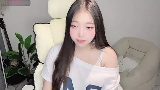 Yukiy8877 online show from May 11, 11:49 am