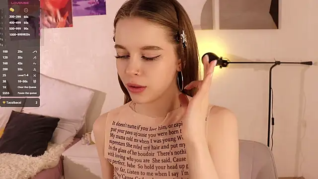 Snapshot of dream_sweet chatting on May 3, 3:18 pm dream sweet online show from May 3, 3:18 pm