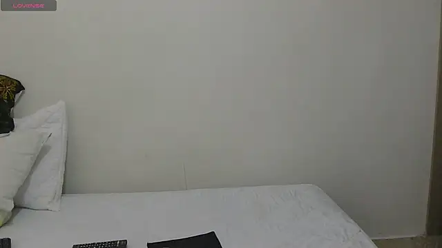 zyra vex online show from June 12, 9:57 pm