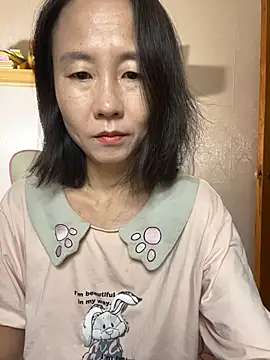 Snapshot of lilysister66 chatting on May 3, 8:53 am lilysister66 online show from May 3, 8:53 am