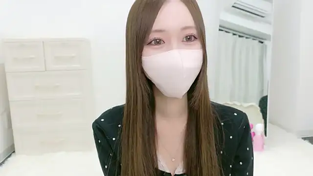 Snapshot of salachan_v chatting on March 21, 12:32 pm salachan v online show from March 21, 12:32 pm