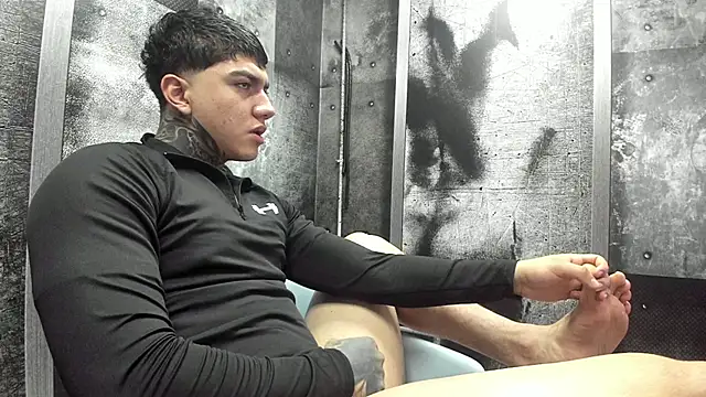 Snapshot of Gury_tattoo chatting on June 15, 7:27 pm Gury tattoo online show from June 15, 7:27 pm