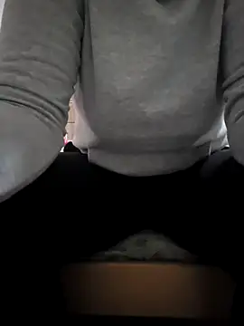 Snapshot of SellenaGomez chatting on March 20, 9:41 pm SellenaGomez online show from March 20, 9:41 pm