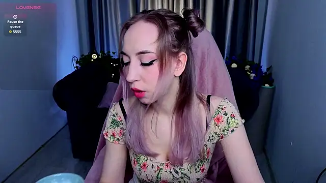 ShadowSparkle online show from April 23, 10:45 pm