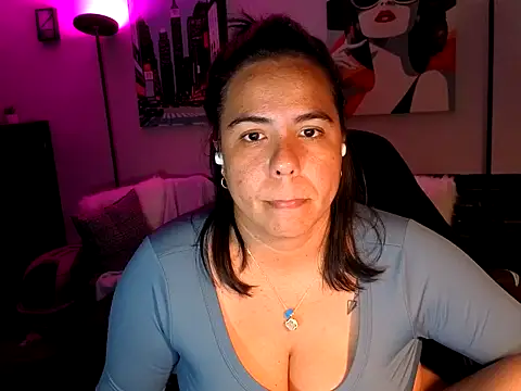 Snapshot of HannaJonns chatting on April 13, 2:50 am HannaJonns online show from April 13, 2:50 am