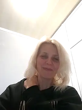 MiaLove183 online show from April 2, 1:42 pm