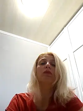 Snapshot of MiaLove183 chatting on June 7, 8:29 am MiaLove183 online show from June 7, 8:29 am
