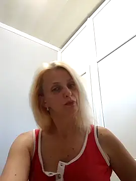 Snapshot of MiaLove183 chatting on July 9, 2:21 pm MiaLove183 online show from July 9, 2:21 pm