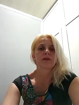 Snapshot of MiaLove183 chatting on July 15, 2:44 pm MiaLove183 online show from July 15, 2:44 pm