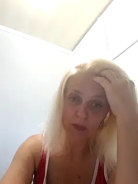 Snapshot of MiaLove183 chatting on July 16, 1:39 pm MiaLove183 online show from July 16, 1:39 pm