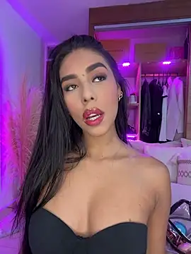 Rossie Blooms online show from May 5, 9:56 pm