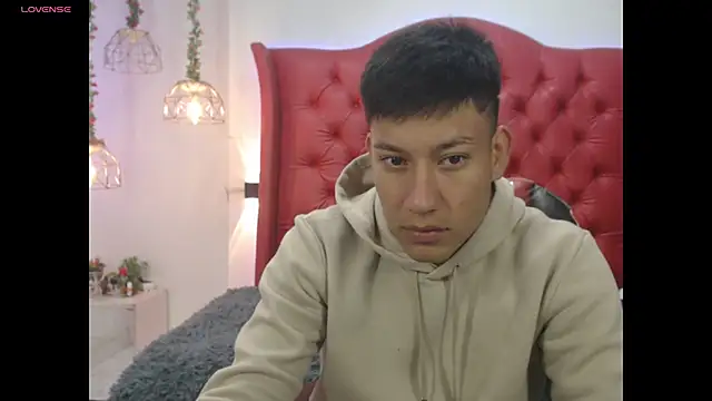 Snapshot of DominantBoy4 chatting on March 23, 11:47 am DominantBoy4 online show from March 23, 11:47 am