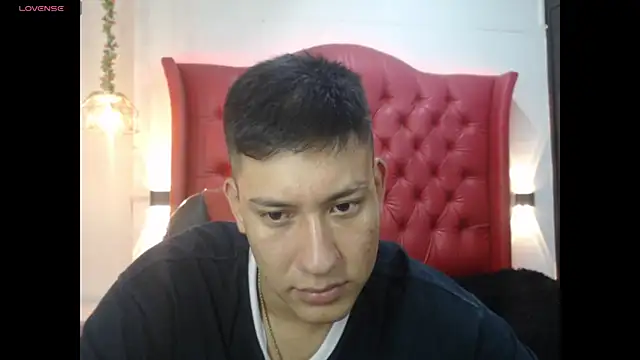 Snapshot of DominantBoy4 chatting on July 8, 1:32 am DominantBoy4 online show from July 8, 1:32 am