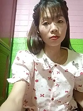 Snapshot of AmyLinee01 chatting on May 12, 5:15 am AmyLinee01 online show from May 12, 5:15 am