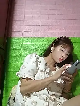 Snapshot of AmyLinee01 chatting on June 4, 5:19 pm AmyLinee01 online show from June 4, 5:19 pm