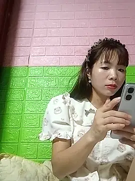 Snapshot of AmyLinee01 chatting on June 5, 6:52 am AmyLinee01 online show from June 5, 6:52 am