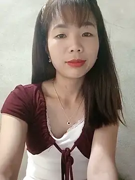 Snapshot of AmyLinee01 chatting on June 11, 6:33 am AmyLinee01 online show from June 11, 6:33 am