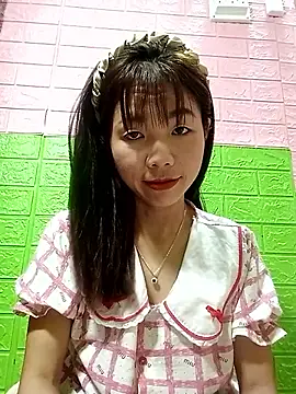 Snapshot of AmyLinee01 chatting on June 13, 7:06 am AmyLinee01 online show from June 13, 7:06 am