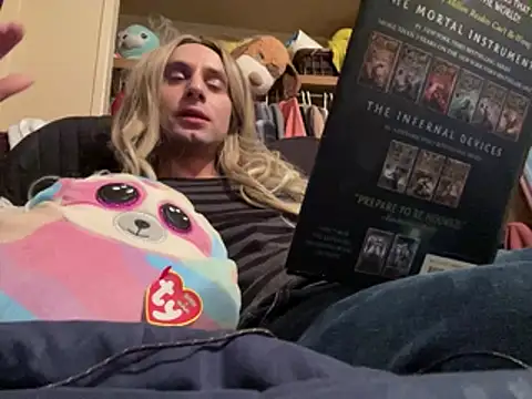 AlexAndriaStrips online show from April 12, 1:32 am