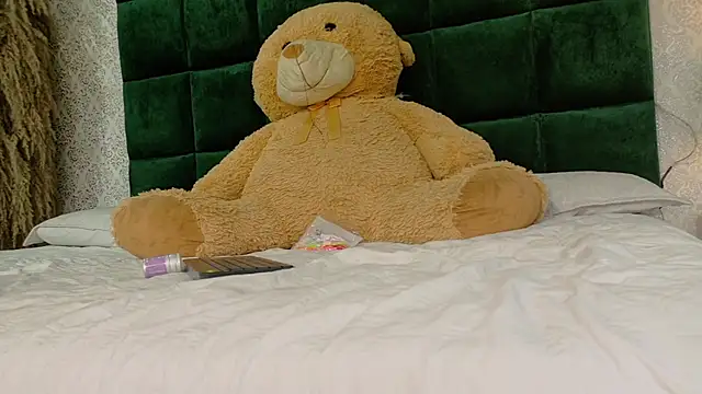 Snapshot of Sasha_Sin chatting on April 3, 11:41 am Sasha Sin online show from April 3, 11:41 am