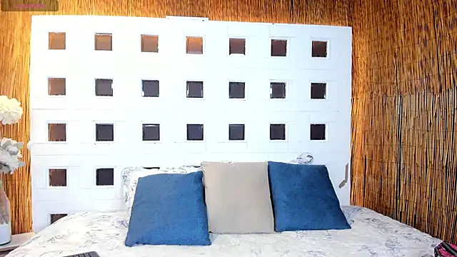 andreazoe online show from April 15, 1:51 pm