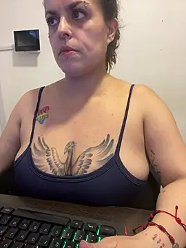 Snapshot of MiaHotboobs chatting on July 16, 3:56 am MiaHotboobs online show from July 16, 3:56 am