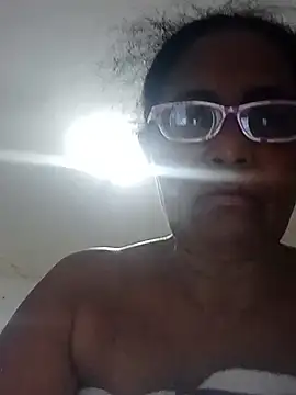 Snapshot of sexymomsn chatting on July 28, 2:24 pm sexymomsn online show from July 28, 2:24 pm