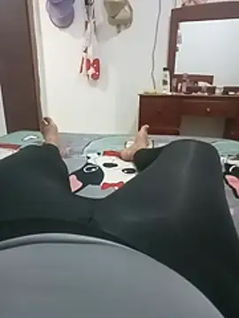 Snapshot of sexymomsn chatting on August 1, 6:01 am sexymomsn online show from August 1, 6:01 am