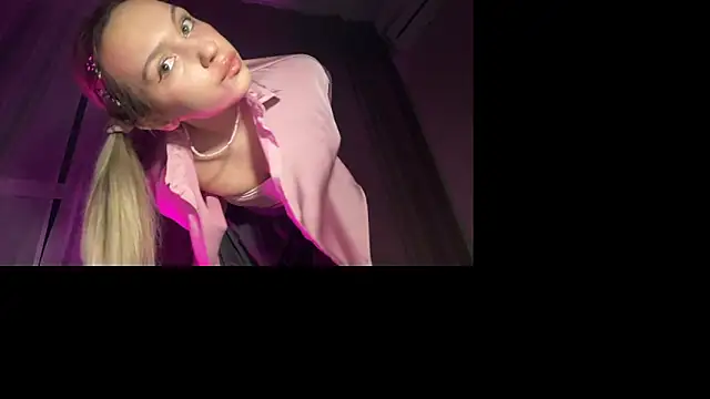 Snapshot of Candy_Loveee chatting on March 25, 10:38 pm Candy Loveee online show from March 25, 10:38 pm