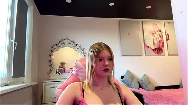 Snapshot of SweettAnny chatting on June 28, 5:30 pm SweettAnny online show from June 28, 5:30 pm