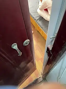 Snapshot of midnight-001 chatting on April 5, 4:48 pm midnight-001 online show from April 5, 4:48 pm